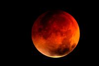 Lunar Eclipise - On The Edge of Totality