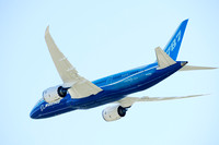 787 Lands at EAA